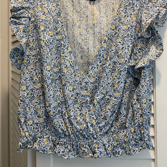 Universal Thread Woman’s Flutter Sleeveless crop top NWOT - Picture 3 of 3